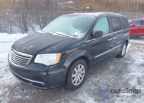 2015 Chrysler Town & Country Touring z USA, uszkodzony, nr VIN 2C4RC1BG4FR621111